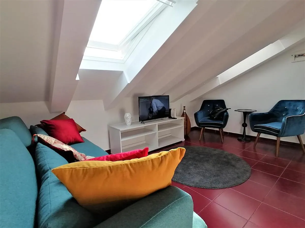 Mercanti Attic Version Apartamento Milão