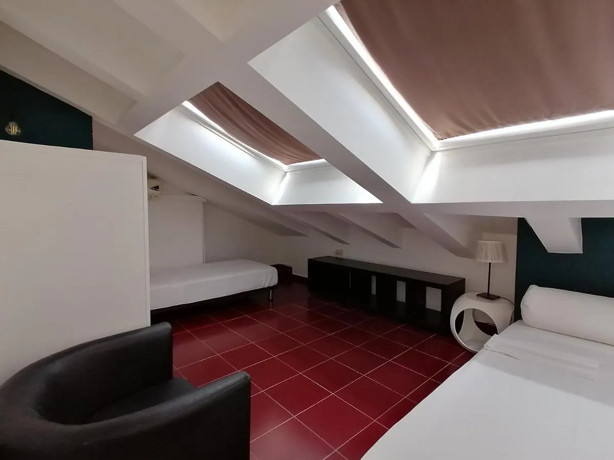 Mercanti Attic Version Apartamento Milão