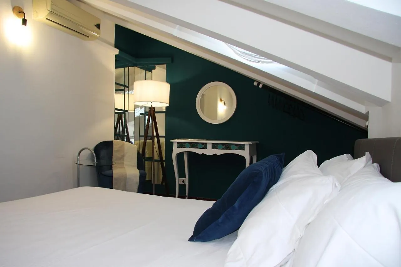 Mercanti Attic Version Apartamento Milão Itália